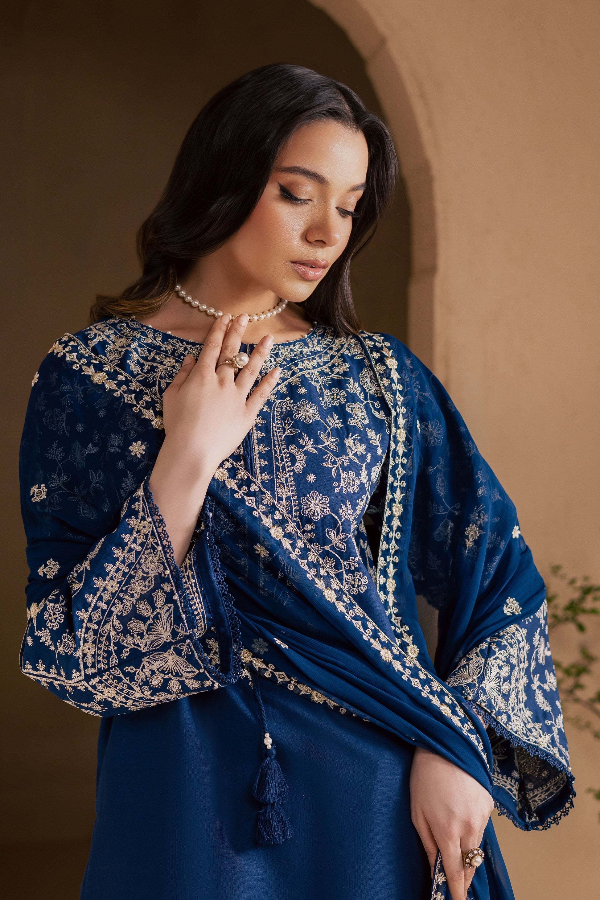 Elegant Blue Embroidered Khaddar 3-Piece Dress with Soft Pashmina Dupatta