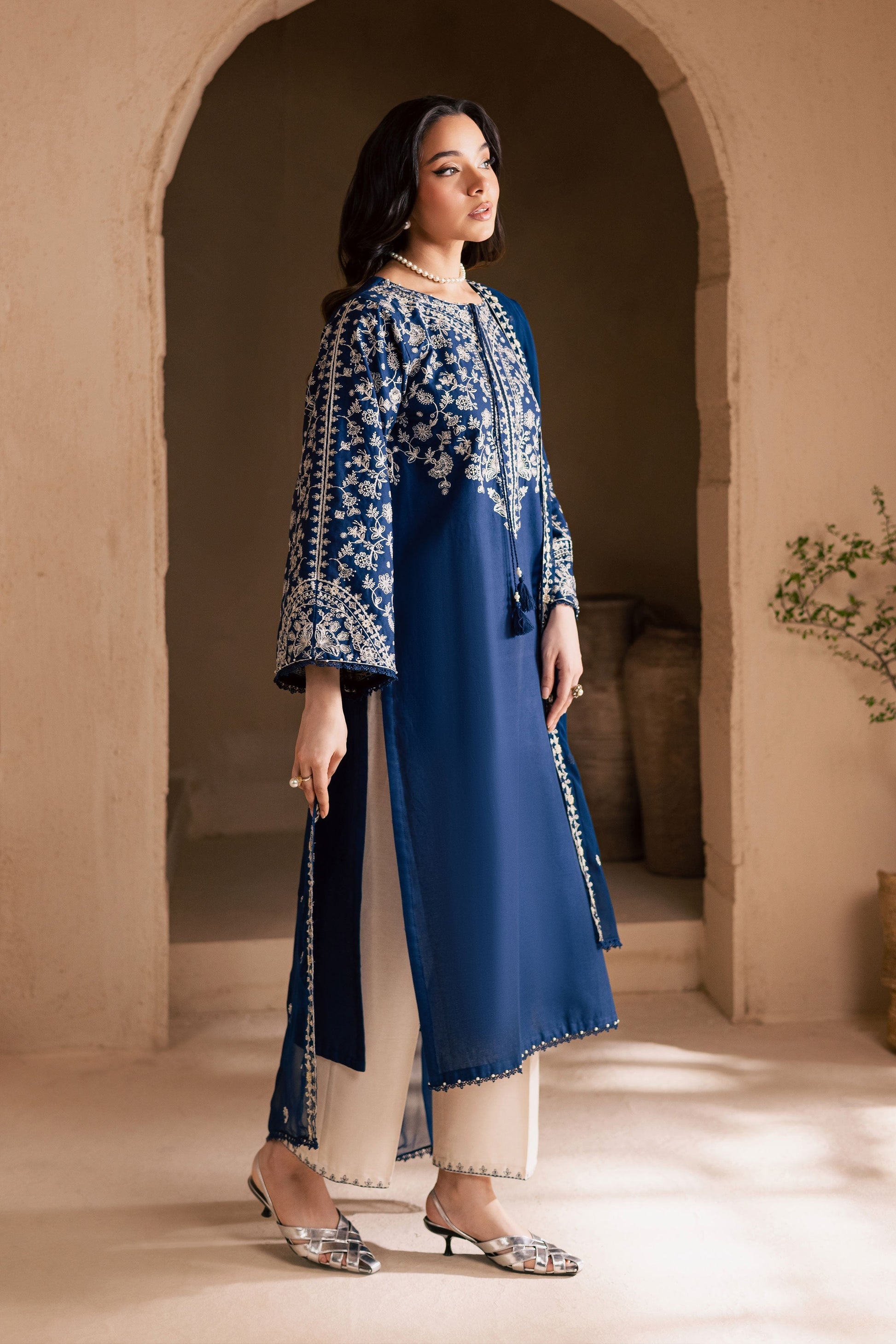 Elegant Blue Embroidered Khaddar 3-Piece Dress with Soft Pashmina Dupatta